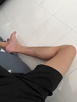 phinn18400 online show from December 22, 2025, 6:32 am