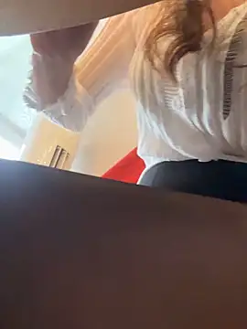 Snapshot of Molly-xiao chatting on April 10, 2026, 9:47 am Molly-xiao online show from April 10, 2026, 9:47 am