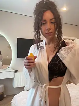 Snapshot of curly_jade chatting on March 1, 2026, 10:50 am curly jade online show from March 1, 2026, 10:50 am