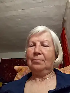 KlaudiaDarling online show from April 16, 2026, 9:39 pm