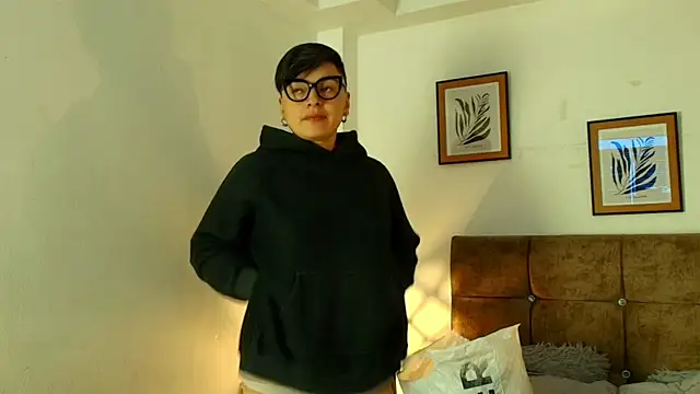 kat paradise online show from April 15, 2026, 12:12 pm