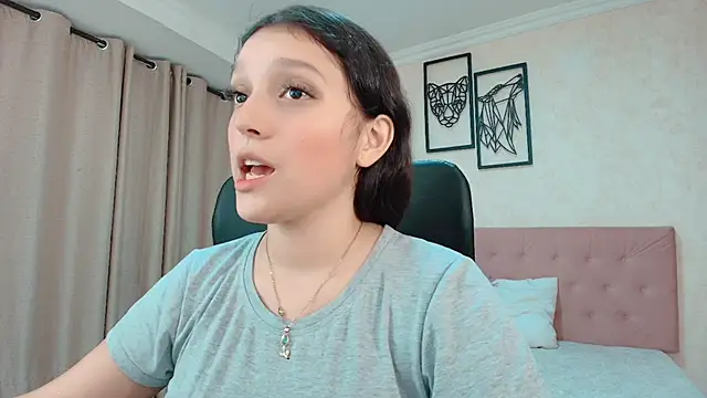 littlemolly walcott online show from May 6, 2026, 1:03 am