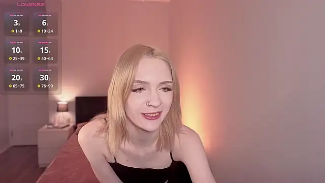 Snapshot of lily_moony chatting on April 5, 2026, 5:48 am lily moony online show from April 5, 2026, 5:48 am