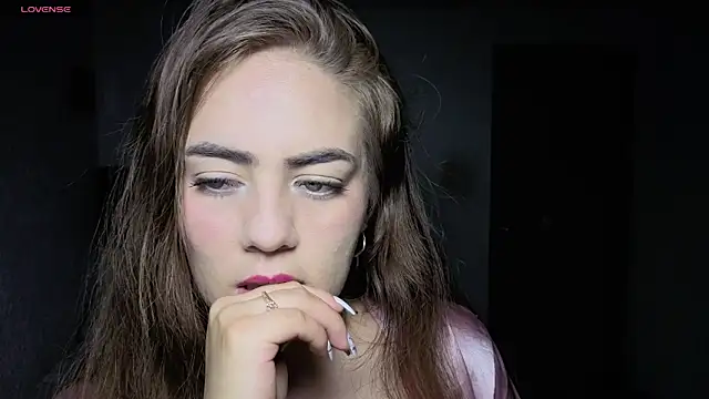 Snapshot of VelourNyx chatting on January 7, 2026, 4:15 am VelourNyx online show from January 7, 2026, 4:15 am