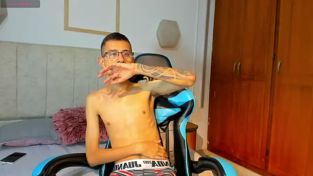 Snapshot of asher_lux chatting on January 6, 2026, 1:48 pm asher lux online show from January 6, 2026, 1:48 pm