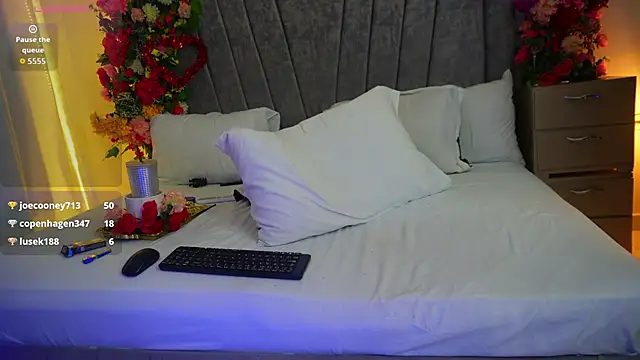 xkassandraxx online show from February 15, 2026, 7:51 am