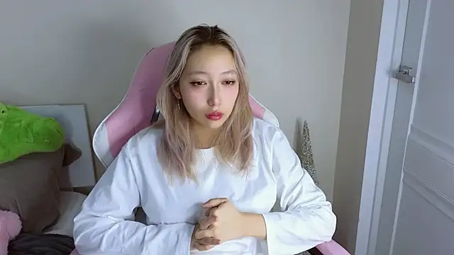 Snapshot of jasmilee chatting on February 14, 2026, 7:21 pm jasmilee online show from February 14, 2026, 7:21 pm