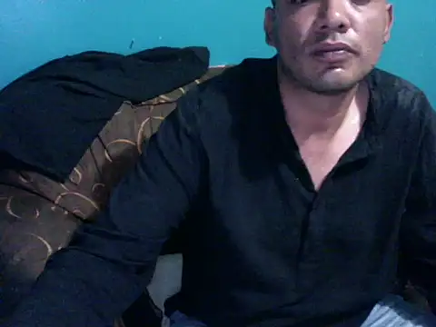 Snapshot of latinomoreno95 chatting on May 16, 2026, 12:40 am latinomoreno95 online show from May 16, 2026, 12:40 am