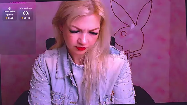 Snapshot of Madonna_Fire chatting on May 17, 2026, 5:38 am Madonna Fire online show from May 17, 2026, 5:38 am