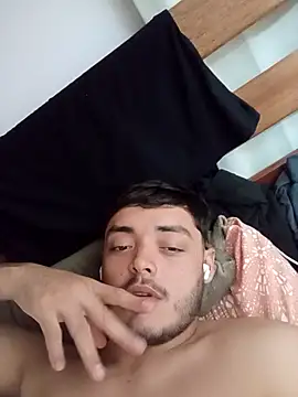 Juninho18c online show from April 16, 2026, 1:23 pm