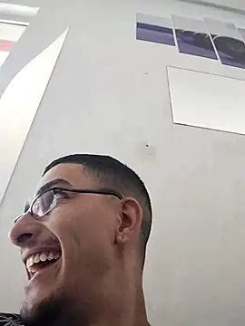 Fefe2805 online show from April 15, 2026, 6:48 pm