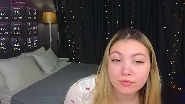 Angel  Grace online show from March 18, 2026, 12:03 am