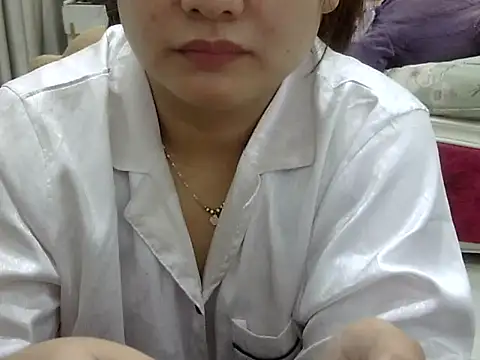 Snapshot of Sarah_no_land chatting on April 19, 2026, 5:07 am Sarah no land online show from April 19, 2026, 5:07 am