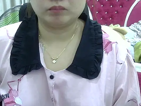 Snapshot of Sarah_no_land chatting on May 17, 2026, 7:50 am Sarah no land online show from May 17, 2026, 7:50 am