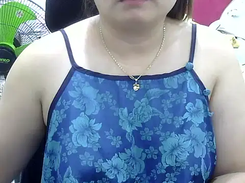 Snapshot of Sarah_no_land chatting on July 21, 2026, 2:52 pm Sarah no land online show from July 21, 2026, 2:52 pm