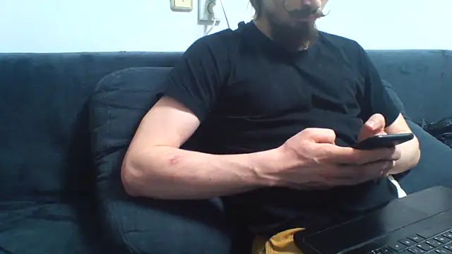 Snapshot of KaelNox chatting on May 17, 2026, 3:19 pm KaelNox online show from May 17, 2026, 3:19 pm