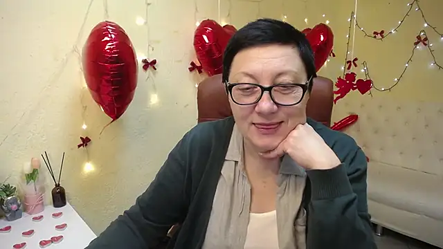 EmilyL0ve online show from February 5, 2026, 8:46 pm