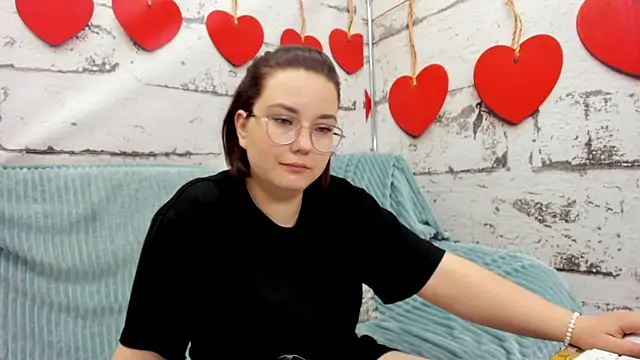 Sweetie Rozzy online show from May 14, 2026, 1:45 am