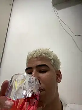 lzinho9153 online show from February 26, 2026, 12:09 am