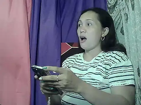 prettymomma24xx online show from May 28, 2026, 10:23 am