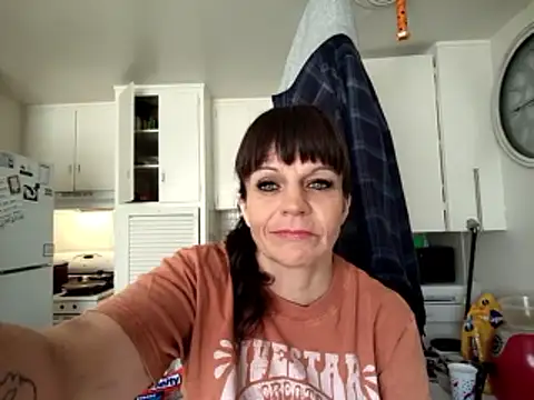 Snapshot of Petitegreeneyez69 chatting on June 8, 2026, 4:18 pm Petitegreeneyez69 online show from June 8, 2026, 4:18 pm