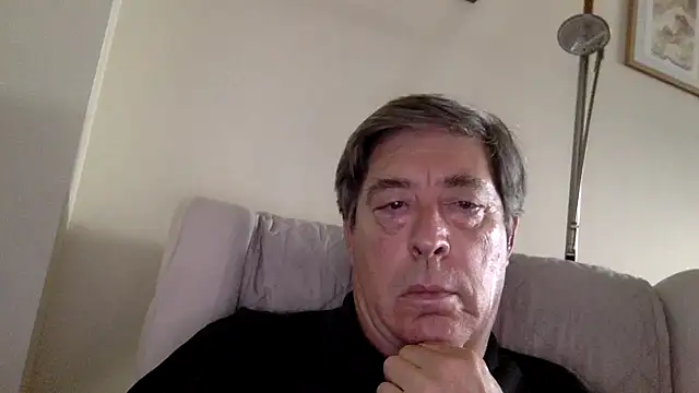 alfredo10011 online show from June 17, 2026, 2:29 pm