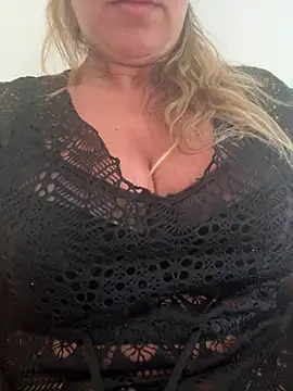 Snapshot of Kikkarella123 chatting on June 1, 2026, 12:29 pm Kikkarella123 online show from June 1, 2026, 12:29 pm