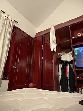 diosa cristal  online show from March 15, 2026, 3:56 am