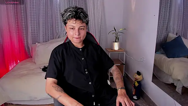 Zury Ramirez online show from March 27, 2026, 10:42 pm