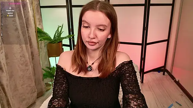 Snapshot of Layla_Bloom chatting on February 26, 2026, 5:45 pm Layla Bloom online show from February 26, 2026, 5:45 pm