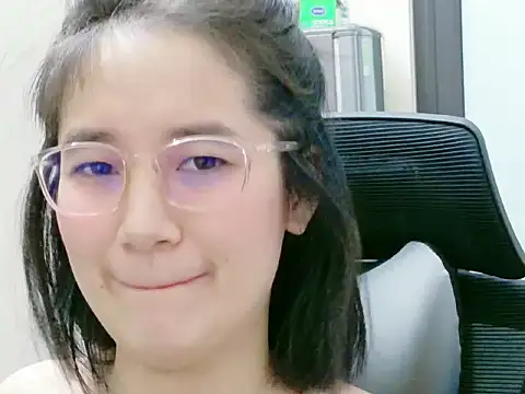 Snapshot of Shulee- chatting on March 7, 2026, 12:29 am Shulee- online show from March 7, 2026, 12:29 am