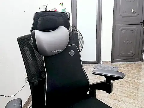 Snapshot of Shulee- chatting on March 12, 2026, 4:40 am Shulee- online show from March 12, 2026, 4:40 am