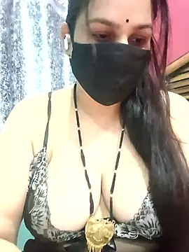 Snapshot of 01Roshani chatting on May 4, 2026, 7:43 pm 01Roshani online show from May 4, 2026, 7:43 pm