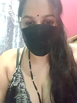 Snapshot of 01Roshani chatting on June 5, 2026, 6:35 pm 01Roshani online show from June 5, 2026, 6:35 pm