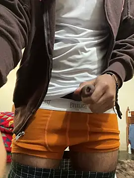 Snapshot of calientmex chatting on February 9, 2026, 4:00 pm calientmex online show from February 9, 2026, 4:00 pm