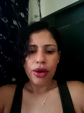 Snapshot of Lyra_XOX chatting on January 6, 2026, 11:25 am Lyra XOX online show from January 6, 2026, 11:25 am