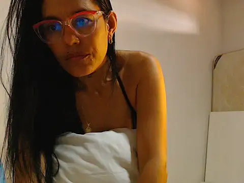 Snapshot of Elizabeth_manzon chatting on June 14, 2026, 8:33 pm Elizabeth manzon online show from June 14, 2026, 8:33 pm