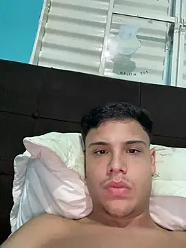 Snapshot of Wellington00_ chatting on February 10, 2026, 1:21 am Wellington00 online show from February 10, 2026, 1:21 am