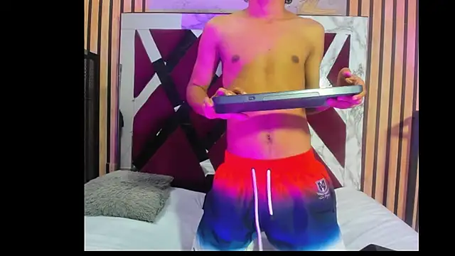 jhonaEstrada online show from January 14, 2026, 3:56 am