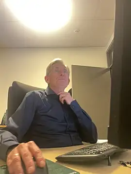 Pierre4tjyxx online show from February 23, 2026, 4:26 pm