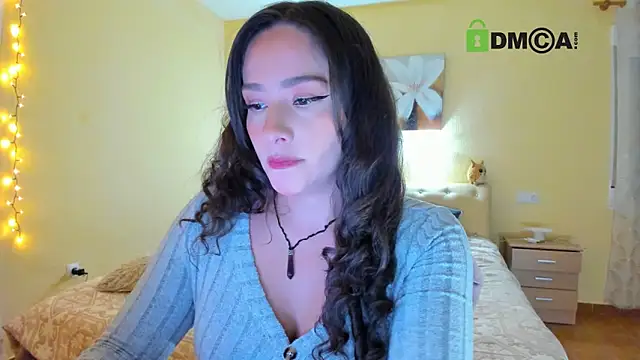 juliiaroberts online show from April 11, 2026, 3:44 am