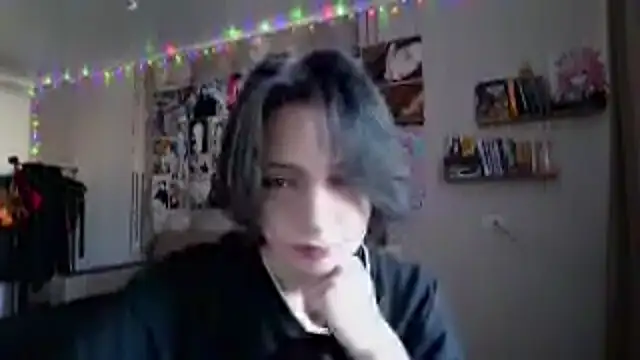 Snapshot of LxayBloom chatting on January 16, 2026, 9:57 am LxayBloom online show from January 16, 2026, 9:57 am