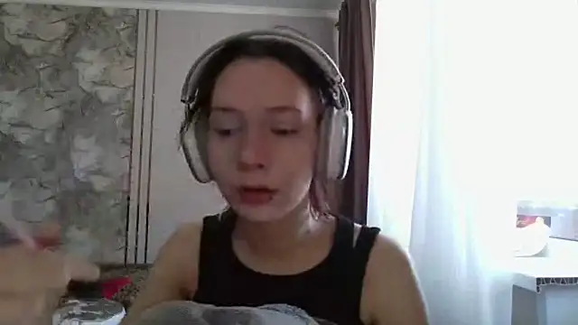 Snapshot of LxayBloom chatting on February 26, 2026, 7:18 am LxayBloom online show from February 26, 2026, 7:18 am