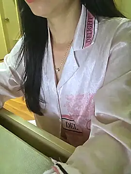 Snapshot of moon_baby99 chatting on February 12, 2026, 8:09 am moon baby99 online show from February 12, 2026, 8:09 am