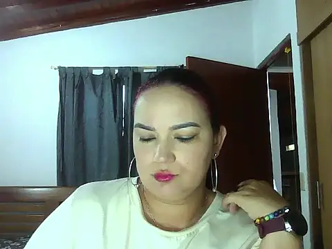 Snapshot of Roja_tentacion chatting on May 13, 2026, 9:00 pm Roja tentacion online show from May 13, 2026, 9:00 pm