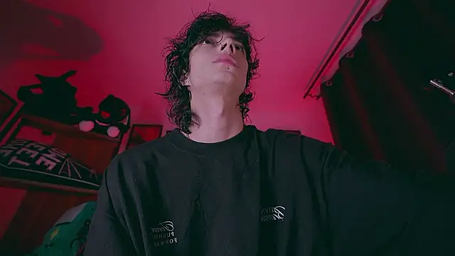 Snapshot of Olliver___y chatting on February 4, 2026, 2:28 am Olliver y online show from February 4, 2026, 2:28 am