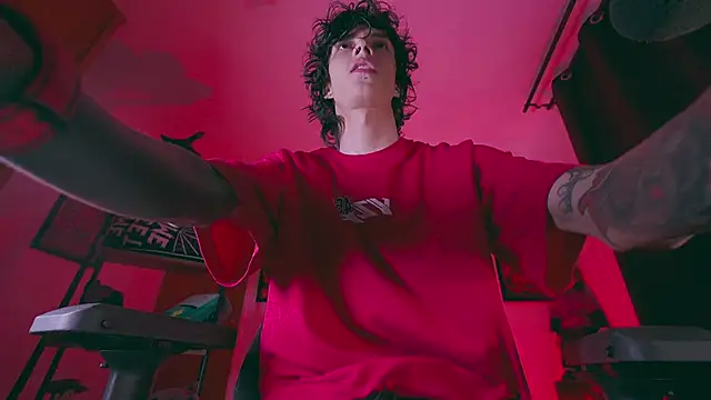 Snapshot of Olliver___y chatting on February 8, 2026, 3:43 am Olliver y online show from February 8, 2026, 3:43 am