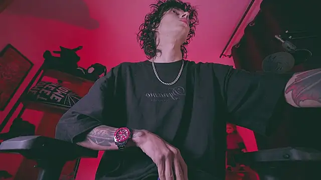 Snapshot of Olliver___y chatting on February 9, 2026, 2:15 am Olliver y online show from February 9, 2026, 2:15 am