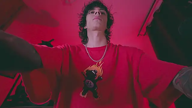 Snapshot of Olliver___y chatting on February 15, 2026, 12:40 am Olliver y online show from February 15, 2026, 12:40 am