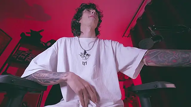 Snapshot of Olliver___y chatting on February 16, 2026, 3:02 am Olliver y online show from February 16, 2026, 3:02 am